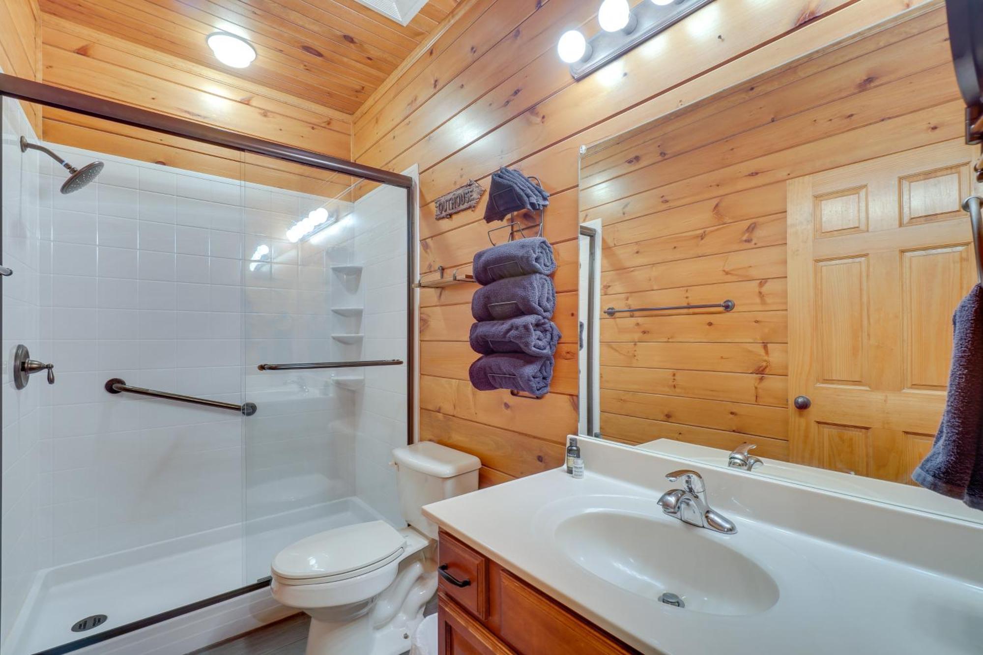 Cabin With Pool Access About 3 Mi To Downtown Гатлинбург Экстерьер фото