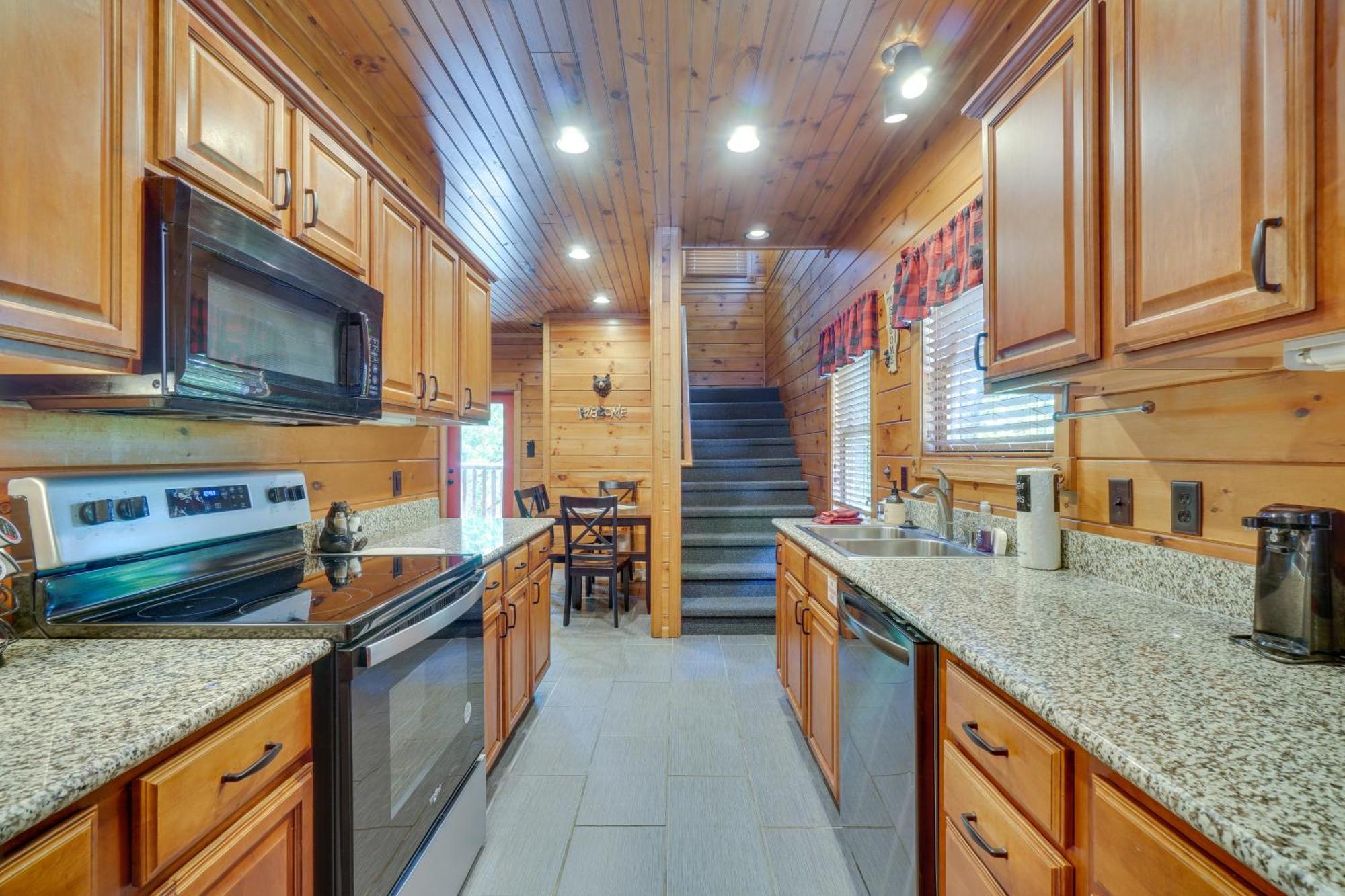 Cabin With Pool Access About 3 Mi To Downtown Гатлинбург Экстерьер фото